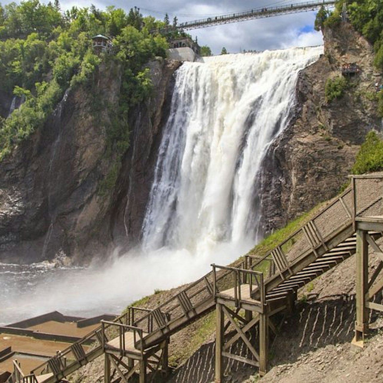 ケベック・シティとモンモランシーの滝：モントリオール発ガイド付き日帰りツアー