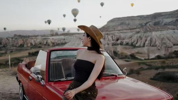 รถคลาสสิก Cappadocia Goreme ที่มีหลากสีให้เลือกไล่ตาม ทัวร์บอลลูนร้อน