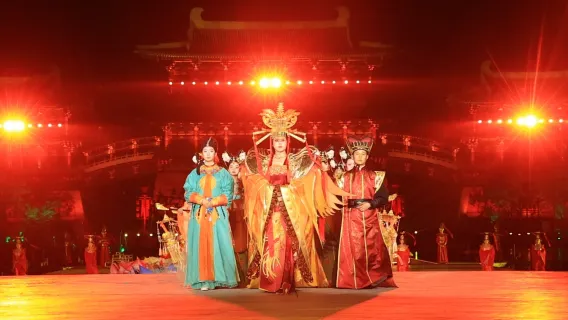 Lạc Dương "Phượng Vũ Thần Đô" biểu diễn thực cảnh: Sông Lạc dâng trào cung vàng, khói sương vẽ nên thời thịnh Đường