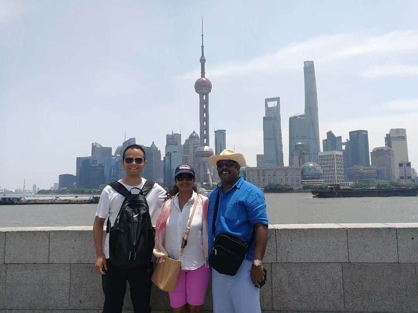 Shanghai Bund, halbtägiger Tagesausflug mit Bootsfahrt auf dem Huangpu-Fluss und englischsprachiger Führung durch einen Reiseleiter