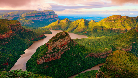 Alle Arten von Dolmetschern, Reiseleiter , Privattransfer, Fotografen, Business-Escorts, medizinischen Begleitern, Reiseführern und individuellen Dienstleistungen in ganz Tansania