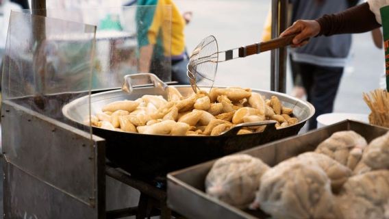 Bangkok Electric Tuk Tuk & Food Tour: Thonburi & Wang Lang
