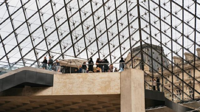 Paris: Louvre Overview, Exploration tour and Reserved Entry