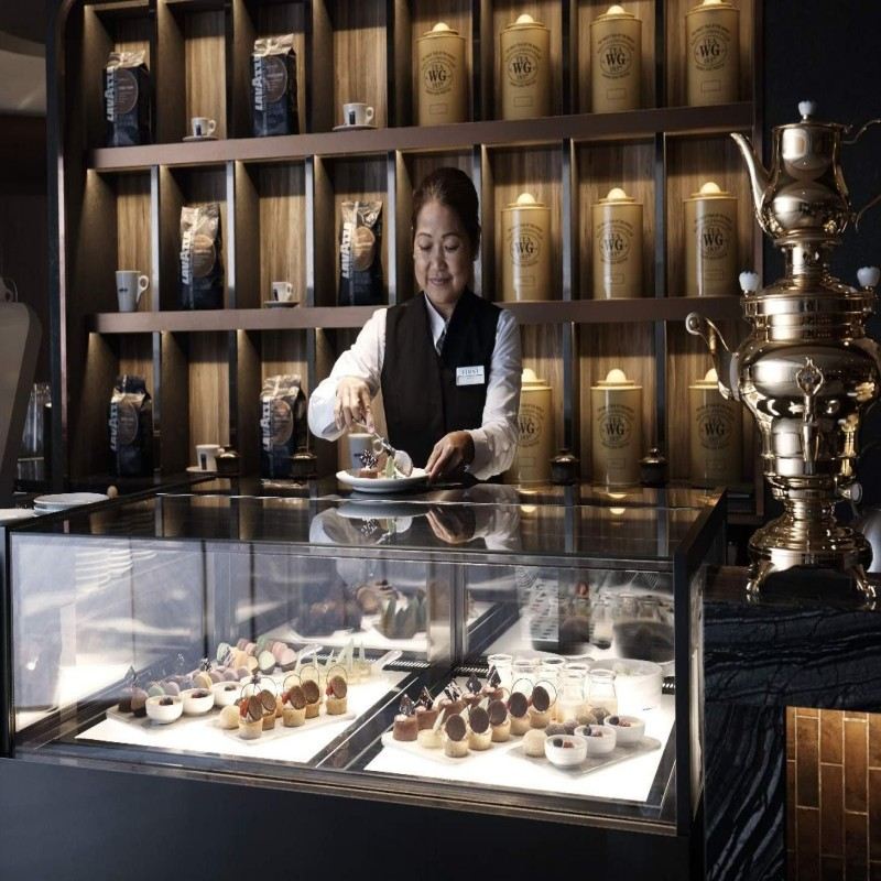 Esperienza nella sala VIP Plaza Premium First all'aeroporto di Hong Kong, Cina 13237