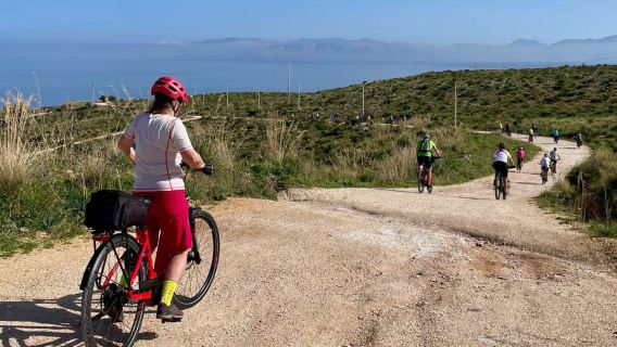 Castellammare del Golfo: Ebike Tour to Grotta Mangiapane