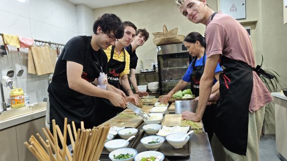 Chengdu : Cours de cuisine avec découverte des produits frais du marché (3 plats)