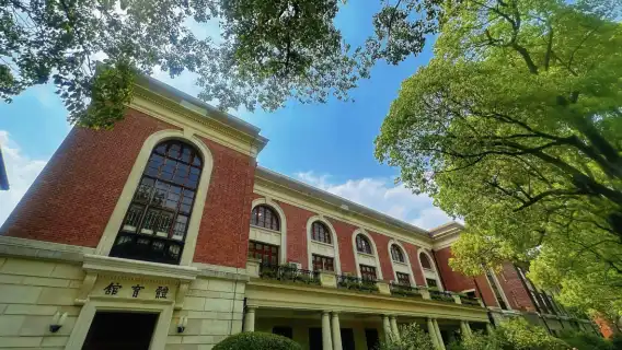 ล่ามนักศึกษามหาวิทยาลัยเซียงไฮ้เจียงตง/รวมการจอง/บริการวีไอพี