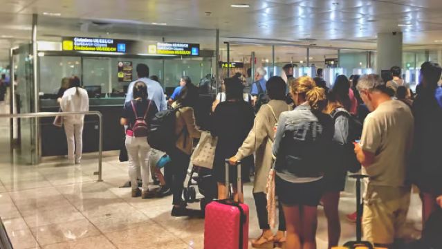 Hanoi VIP Fast Track Service for immigration at Noi Bai Airport,Hanoi (Arrival + Departure)