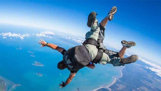 Cairns skydiving with ocean views [Mission Beach/city skydiving/optional transfers]