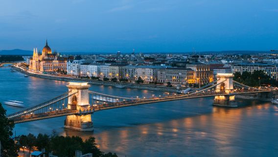 Boedapest, Hongarije + Gretelberg + Széchenyi-kettingbrug + Vrijheidsbeeld + Vissersbastion