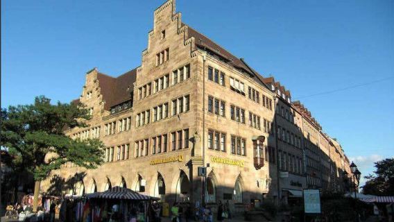 Imperial Castle of Nuremberg + Nuremberg Main Market + St. Lorenz + Altstadt 1-day tour