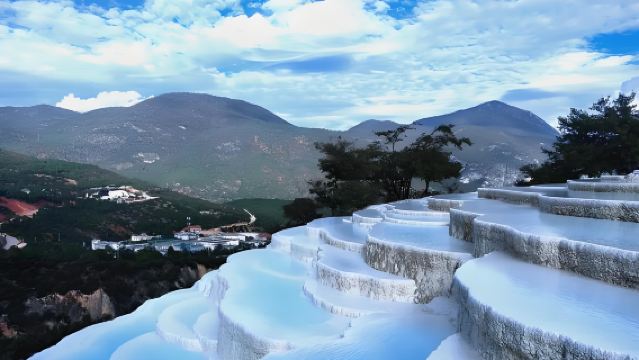 Shangri-la One-Day English  Mini-Group Tour: Tiger Leaping Gorge and White Water Terraces