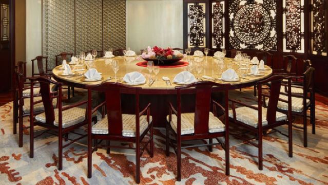 Abendmenü-Gutschein für die Ming Gong Kantonesische Küche im 3. Stock des Hotel Royal Taipeh (Feiertage +NT$200)