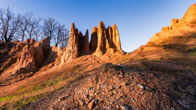 Excursión de un día por la naturaleza e historia del este de Bosnia | Descubre las pirámides de arenisca y la antigua ciudad a orillas del río Drina