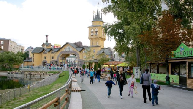 Moscow Zoo + The State Tretyakov Gallery + Space Museum + Arbat Street One-Day Tour