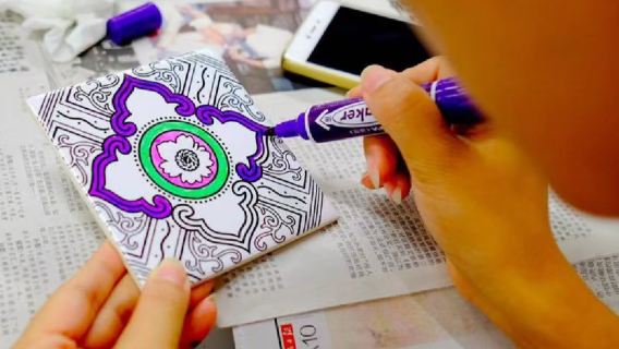Esperienza manuale di pittura su piastrelle a Singapore (materiali inclusi + creazione pittorica manuale)