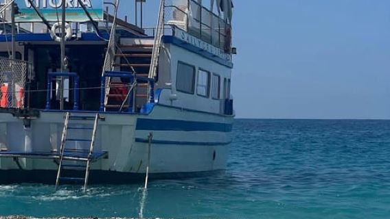 Sarandë District: Bådtur med 5 svømmestop og skildpaddehule