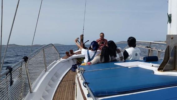 Mykonos: Little Venice and Agios Stefanos Cruise with Lunch