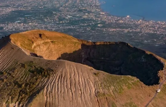 維蘇威火山：埃爾科拉諾往返門票 + 維蘇威快線