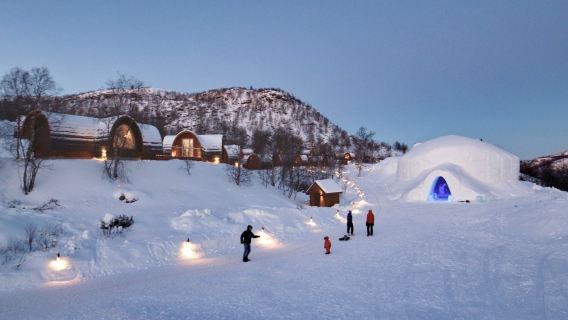 Excursión a un hotel de nieve en Noruega (cena incluida) - excursión de un día de 4 horas|Grupo de inglés · Kirkenes