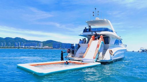 三亞遊艇包船出海【親子出遊】大型滑滑梯+泳池+水上電單車+航拍 三亞遊艇包船出海【親子出遊】大型滑滑梯+泳池+水上電單車+航拍