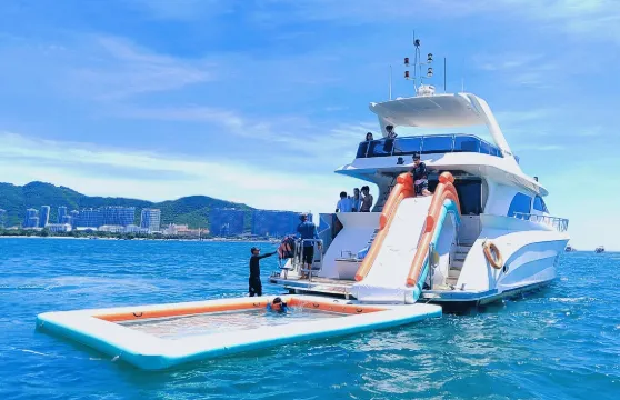 三亞遊艇包船出海【親子出遊】大型Sunbird滑滑梯+自駕體驗+浮潛海釣+水果飲料+海上玩具~超大空間家庭聚會