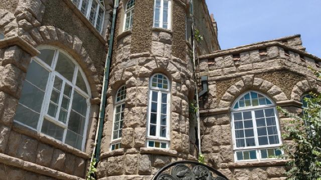 青島八大関+第一海水浴場+中山公園+湛山寺ワンデーツアー-中日英サービス