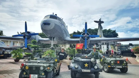 Tour bằng xe Jeep nửa ngày tại Hà Nội [Tham quan thành phố + Phố cà phê tàu hỏa + Bao gồm bữa ăn + Đưa đón khách sạn]