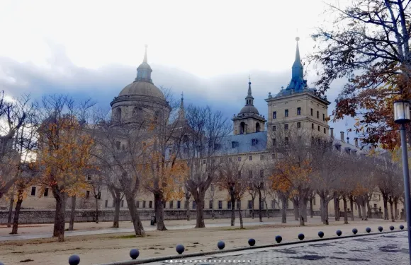 西班牙馬德里埃斯科里亞爾修道院+塞哥維亞輸水道一日遊|中文司導