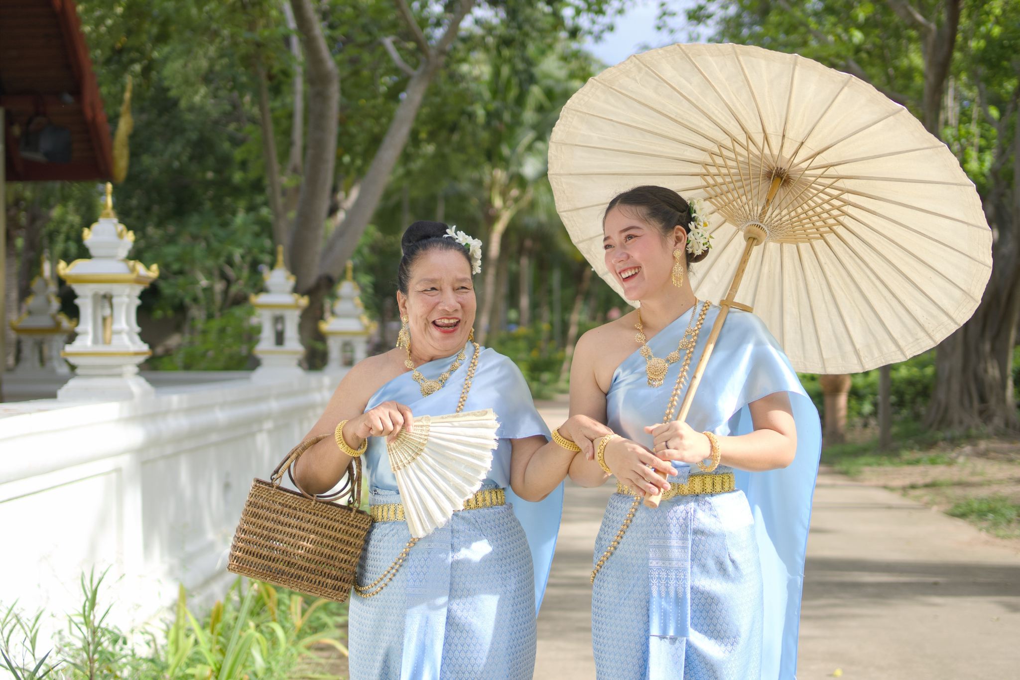 Experience five different styles of authentic Thai costumes in one session