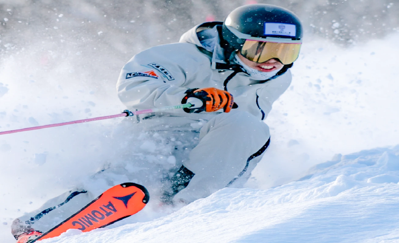 1-day tour to Hokkaido's Asarigawaonsen Ski Resort from Sapporo - includes scheduled transfers and ski equipment rental - Chinese and English instructors available