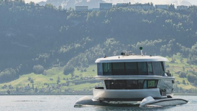 루체른 호수에서 즐기는 1시간 캐터마란 크루즈