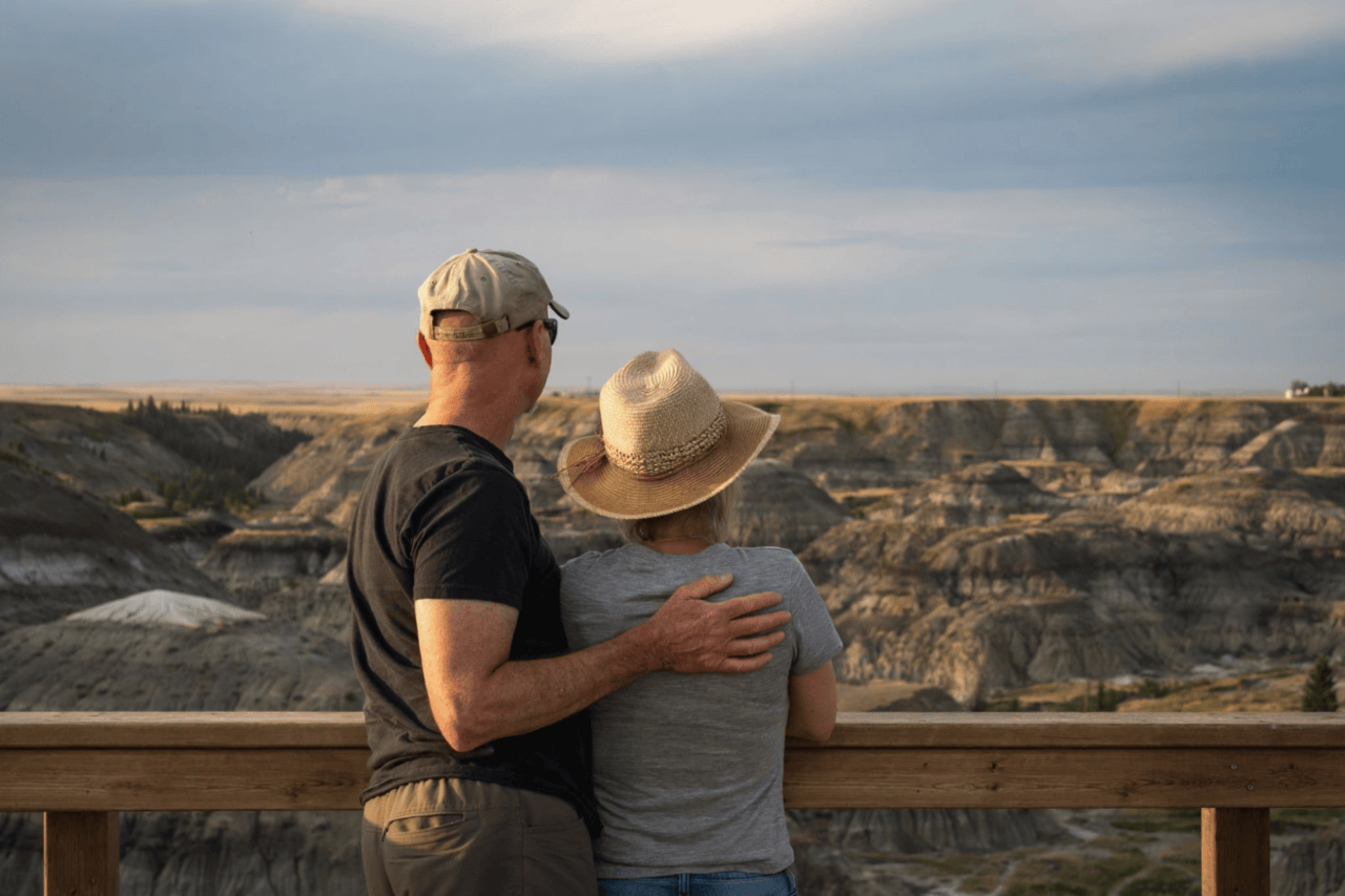 Private Exclusive Drumheller Day Tour with Museum, Hoodoos, Horseshoe Canyon & Dinosaurs