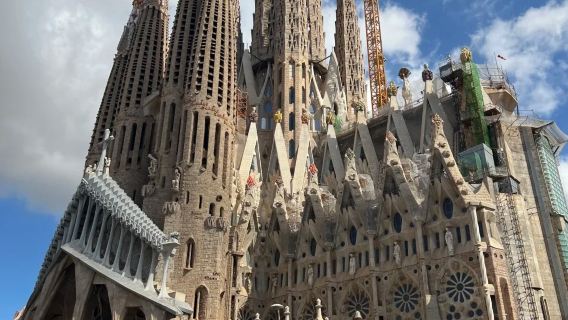 Barcelona, Spain - Sagrada Familia - Casa Batlló - La Pedrera – Casa Milà - Private Charter Top Pick