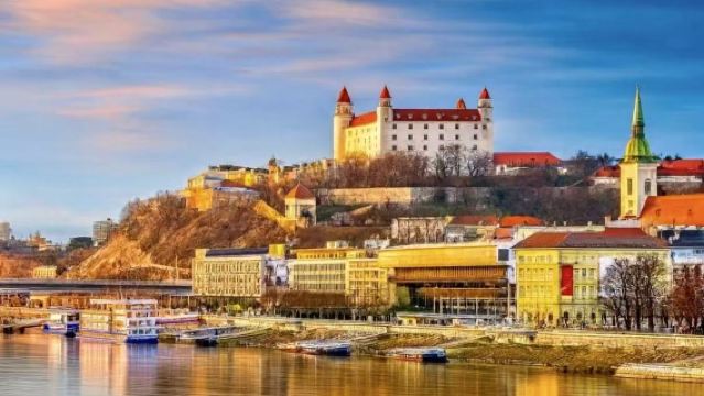 從維也納出發的布拉提斯拉瓦老城、焦爾和布達佩斯之旅（英文團）