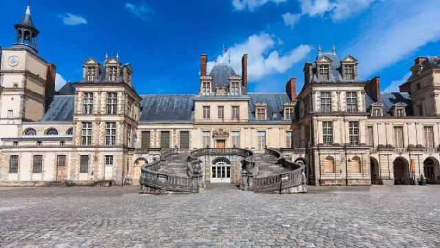 巴黎來回：凡爾賽宮+楓丹白露宮+巴爾比宗一日遊【中文包車】