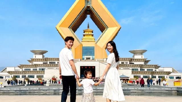 Lawatan sehari dari Xi'an ke Kawasan Tengah Budaya Famen + Qianling dengan lawatan sewa peribadi untuk kumpulan kecil 2-6 orang|Bermain sepenuhnya tanpa had masa