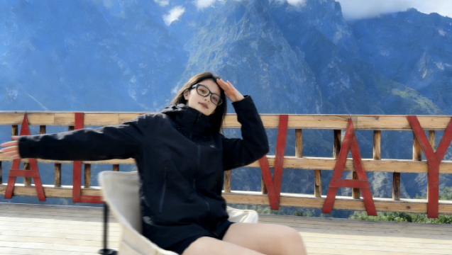 Middle tiger leaping gorge hiking 'pure fun + professional tour leader + includes trekking poles + shuttle bus + free meal' 1-day tour