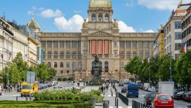 Prague: Old & New Town Tour + National Museum Skip-the-Line Ticket