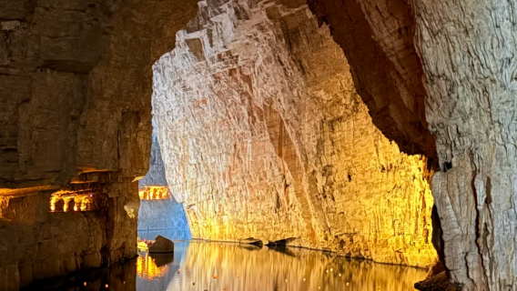 [Jemputan Pintu ke Pintu + Tiket Kombo] Lawatan Sehari Zhijin Cave + Zhijin Grand Canyon + Pilihan Kumpulan Kecil Bebas