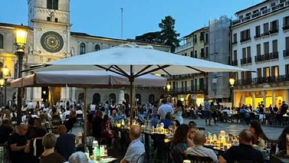 Food & Wine Pairings in Piazza dei Signori + Professional Glass Souvenir
