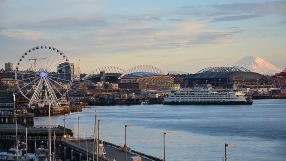 Seattle: Waterfront Gold Rush History Tour with Great Wheel Ride