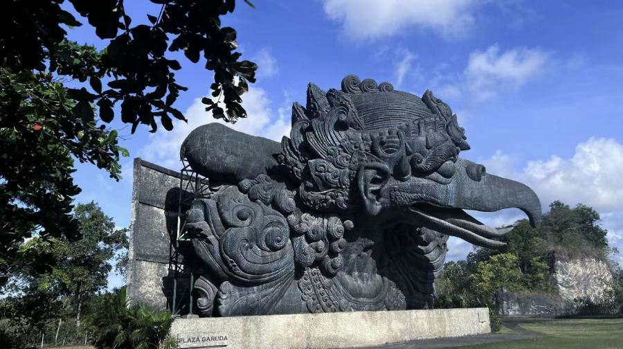 峇里島金巴蘭海灘+海神廟+神鷹廣場文化公園一日遊