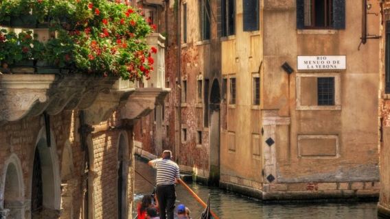 Venecia: Paseo en góndola con comentarios en directo