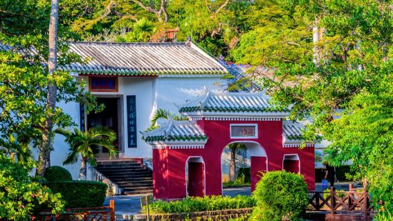 guida professioniste/traduttori/guide locali/traduttori commerciali/traduttori generali a Haikou, Hainan, parlano fluentemente inglese, russo, francese e altre lingue meno diffuse.