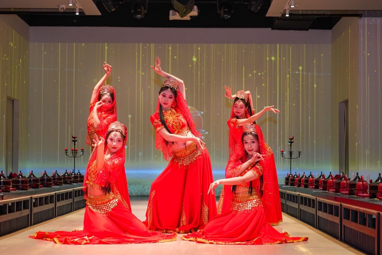 Jinan Xiuyan • Immersive Experience of Ancient Imperial Banquets (Royal Feast + Classical Music and Dance Heritage Performance + Optional Ancient Costume Styling Experience)