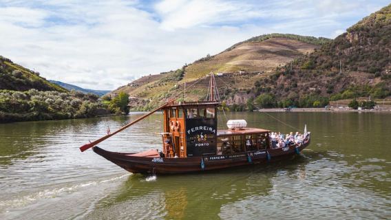 Pinhão 출발: 오디오 가이드가 포함된 Douro Valley Rabelo 보트 투어