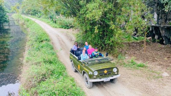 Tur Jeep Ninh Binh: Sorotan dan Permata Tersembunyi di Tam Coc