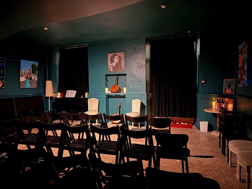 Porto: Pertunjukan Fado Intim & Anggur Port di Stasiun Sao Bento