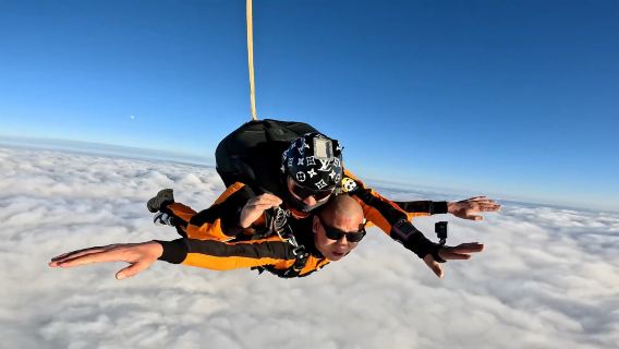 崇州旅拍【【四川成都崇州跳傘，高空跳傘+攝影服務】】